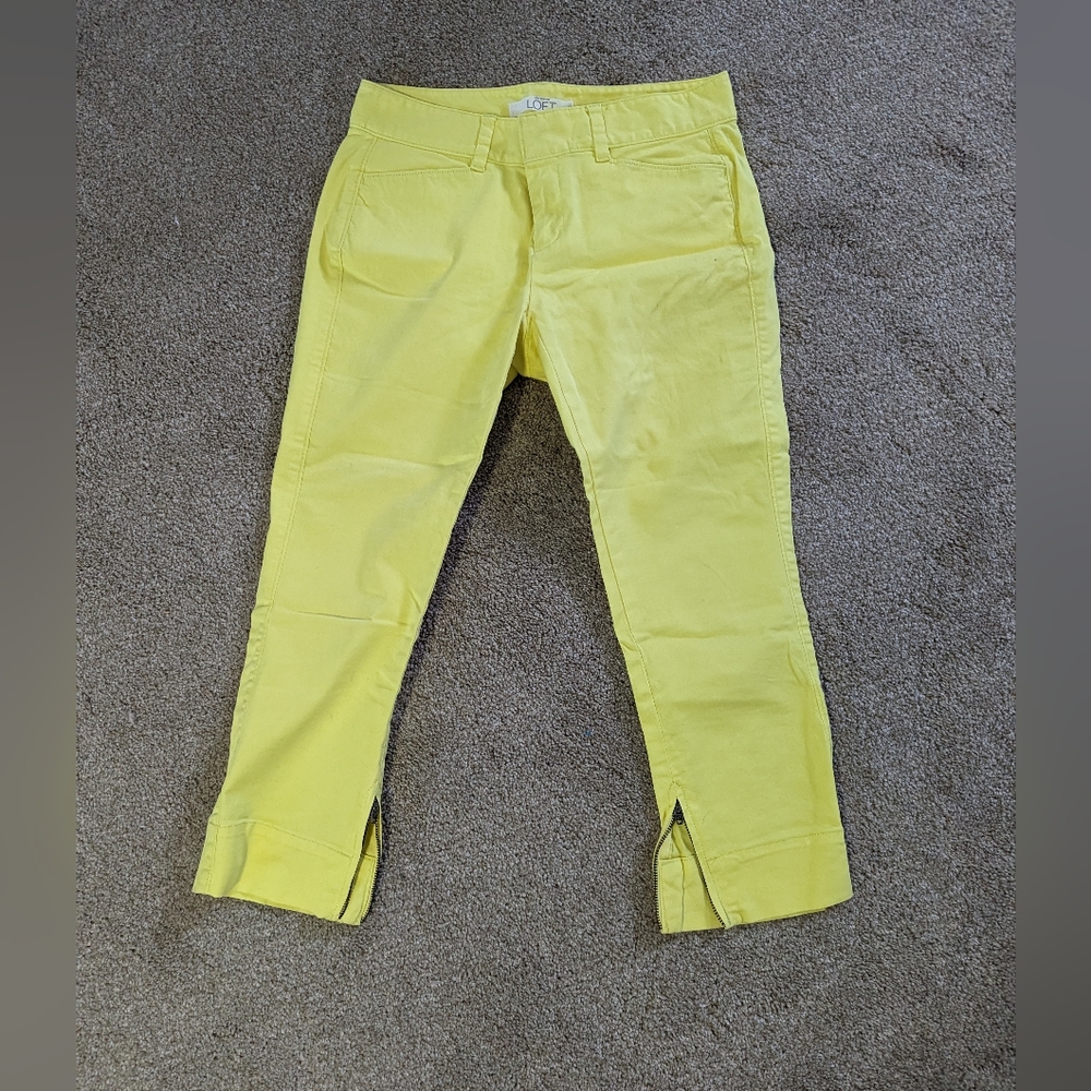 Bright yellow LOFT Capri pants with stylish size zippers, size 2P